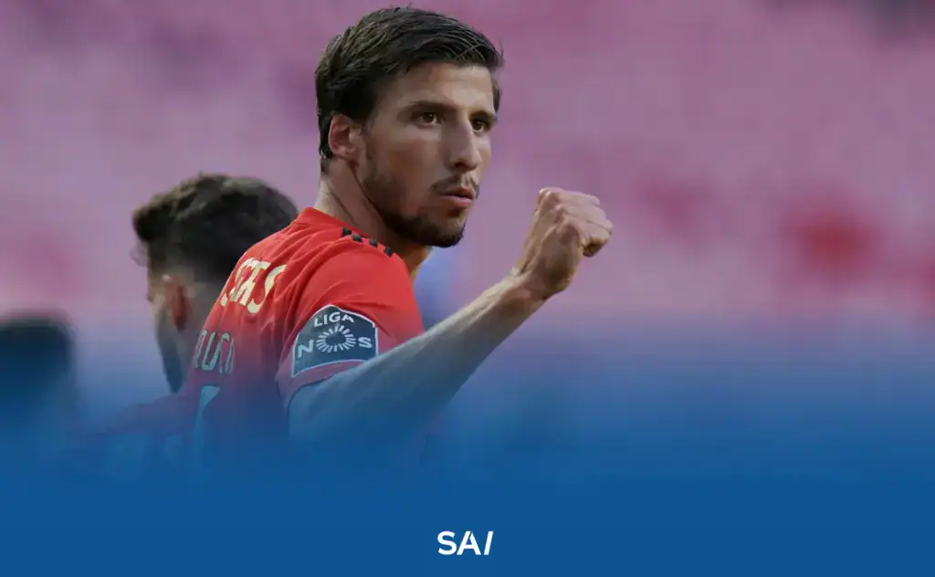 Rúben Dias wearing the Benfica shirt, currently represented by Gestifute.